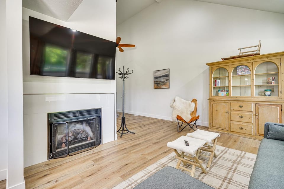 Cottonwood Heights Escape: Near Hiking & Skiing House in Cottonwood Heights