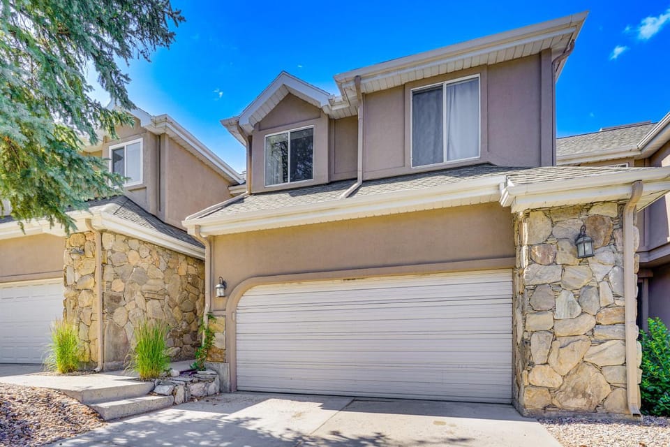 Cottonwood Heights Escape: Near Hiking & Skiing House in Cottonwood Heights