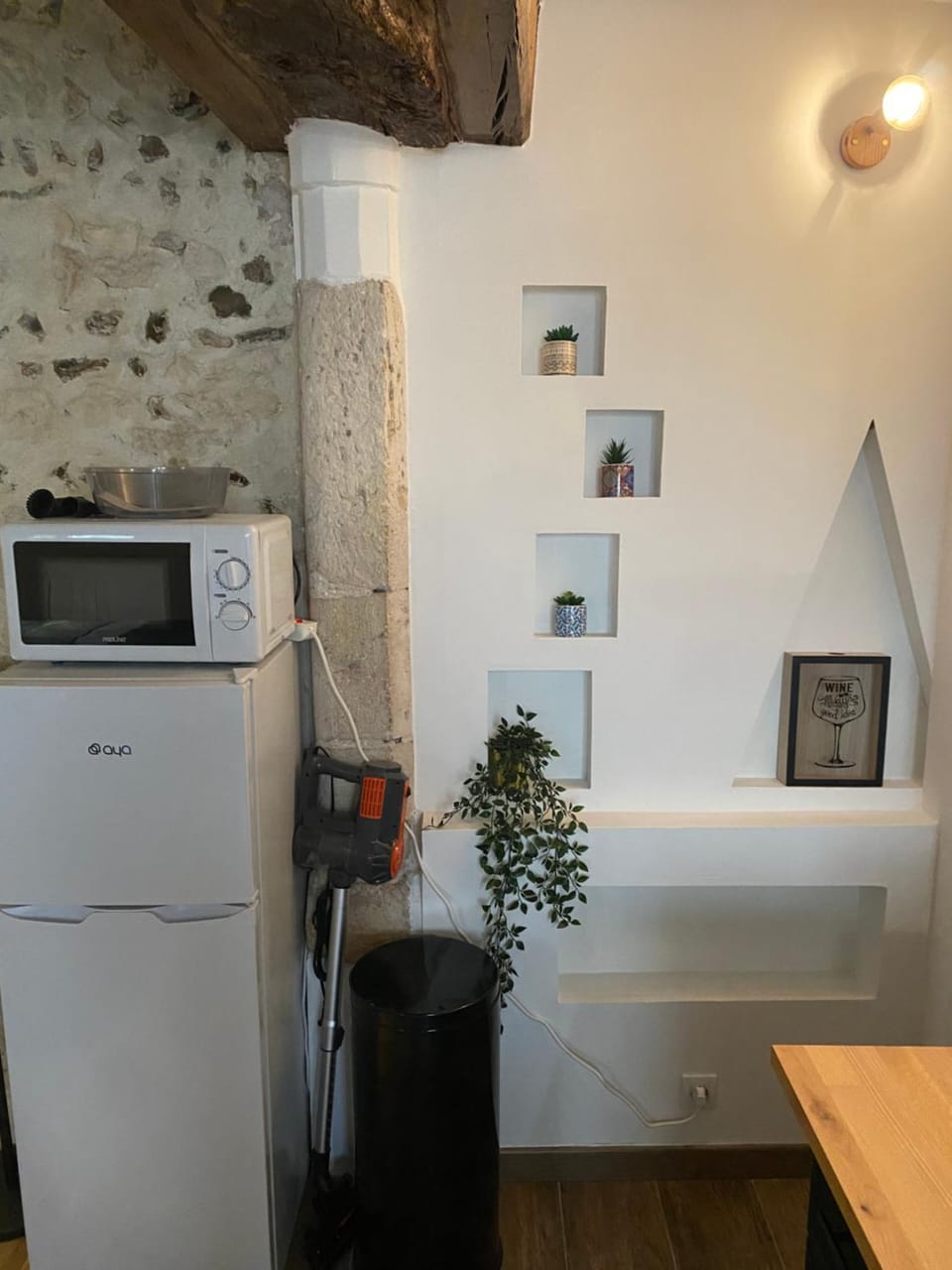 Coffee/tea facilities, Kitchen or kitchenette, Dining area