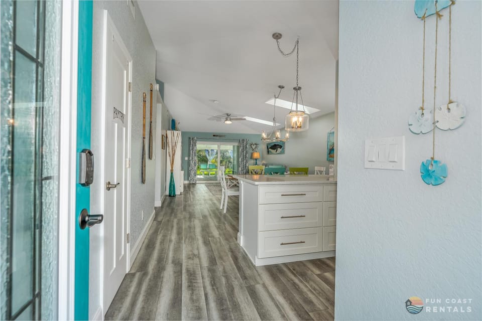 Facade/entrance, kitchen