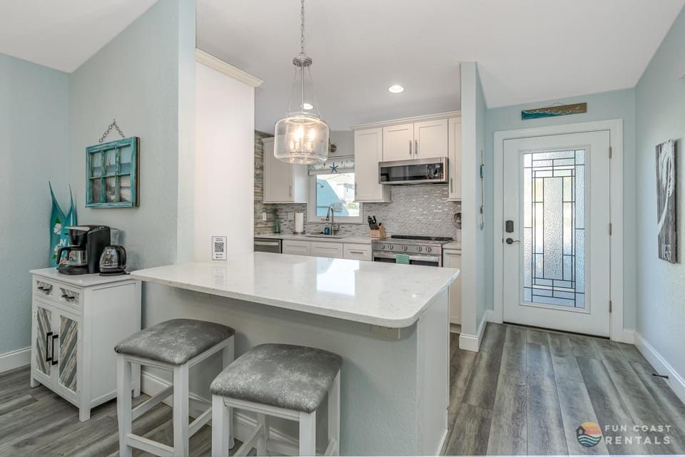 Coffee/tea facilities, Kitchen or kitchenette, Dining area