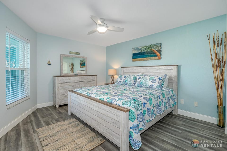 Bed, Photo of the whole room, Bedroom, fireplace