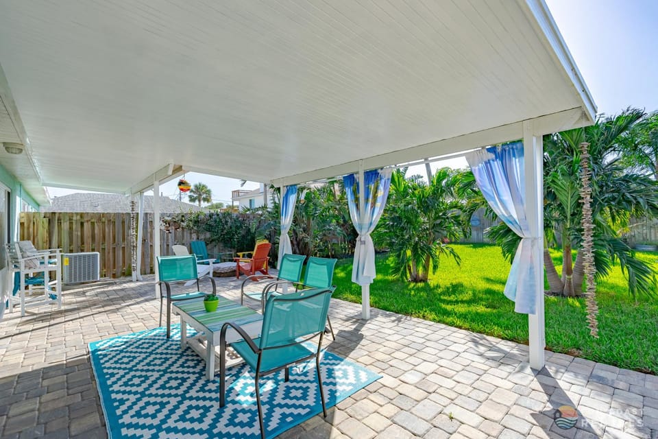Patio, Garden, Seating area, sunbed