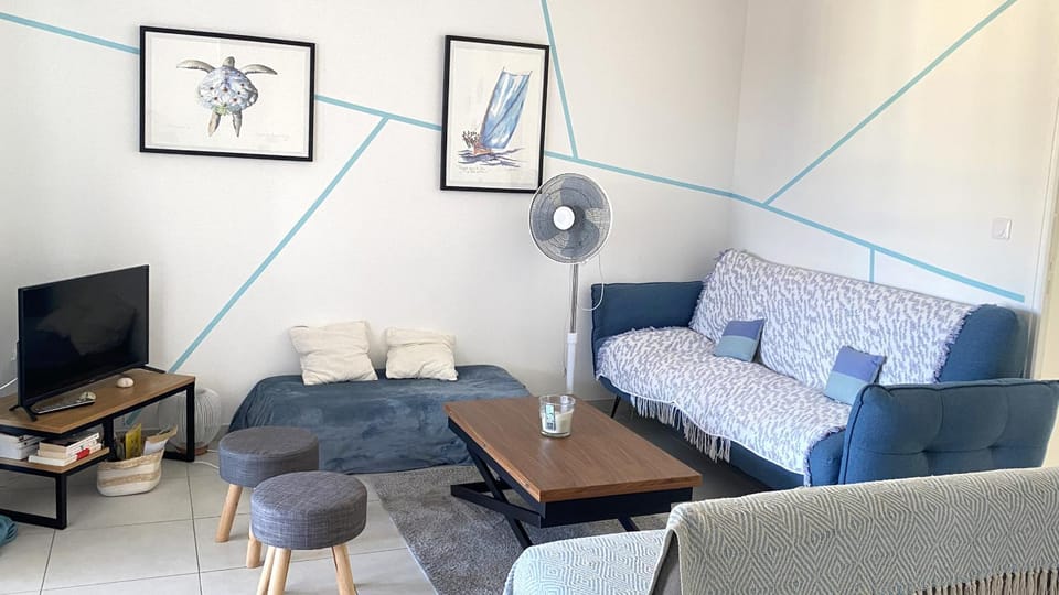 Communal lounge/ TV room, Living room