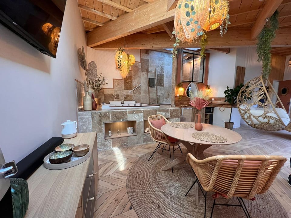 Suite Bali Les Petits Plaisirs Bed and Breakfast in Angers