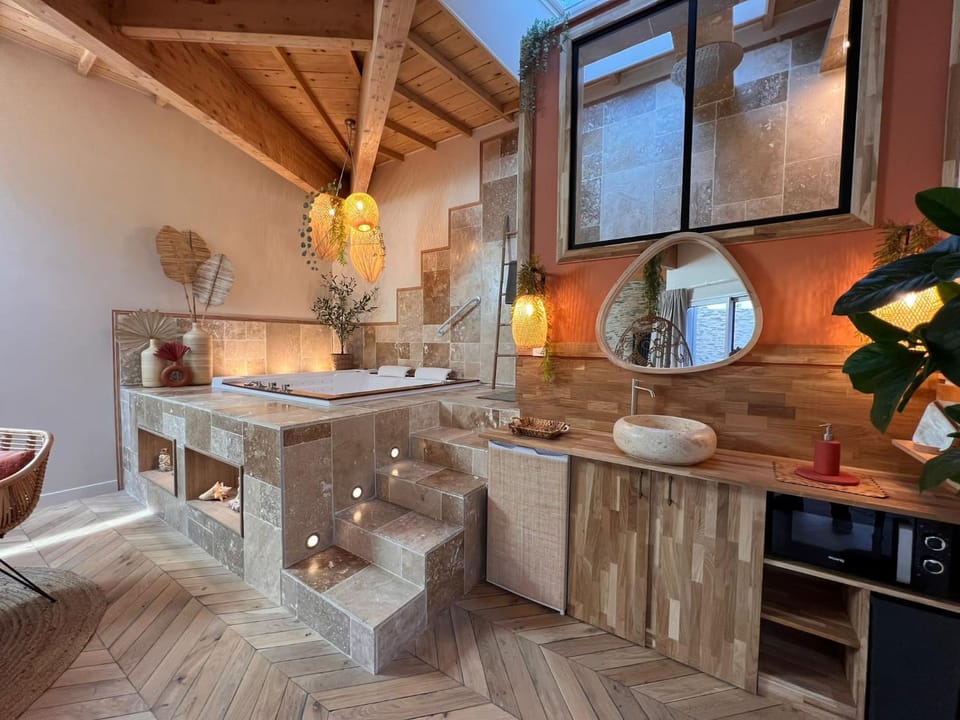 Suite Bali Les Petits Plaisirs Bed and Breakfast in Angers