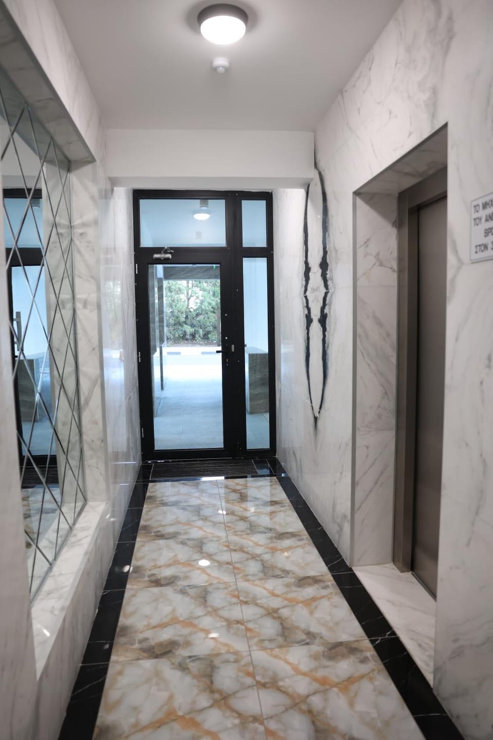 Facade/entrance