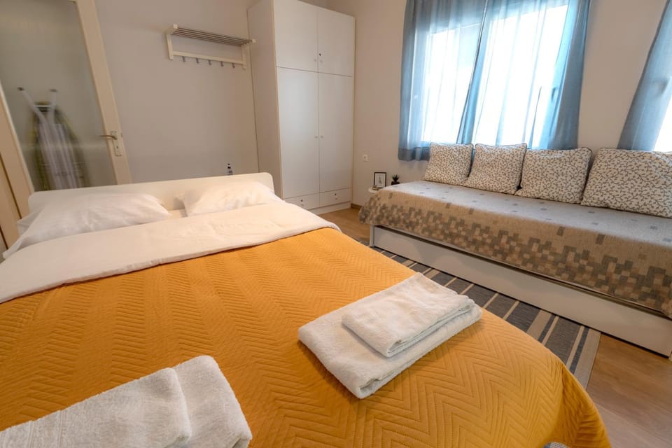 Bed, Bedroom, towels, wardrobe
