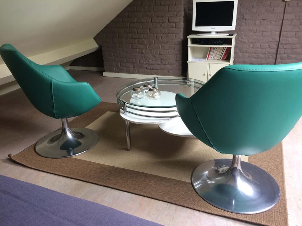 TV and multimedia, Seating area