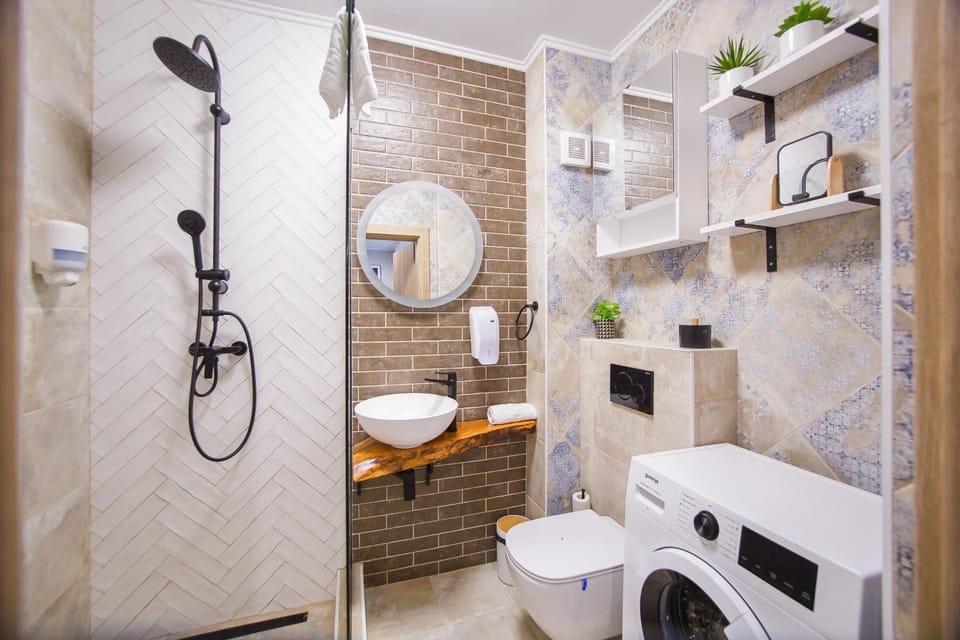 Shower, Toilet, Bathroom, towels, washing machine