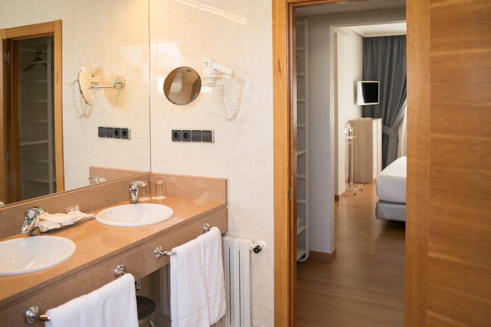 Bathroom, Photo of the whole room, On site