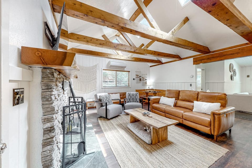 Double View Lodge House in Idyllwild-Pine Cove