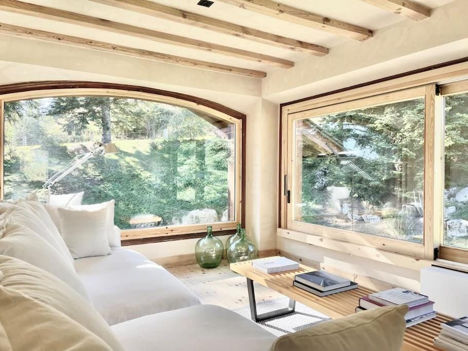Day, Garden, Living room, Seating area, Garden view