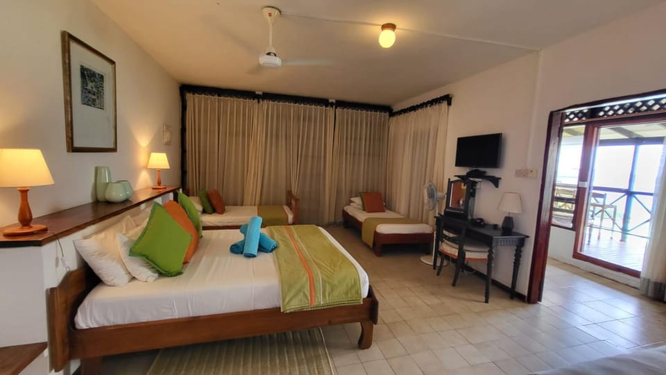 Bed, Photo of the whole room, Bedroom, fireplace