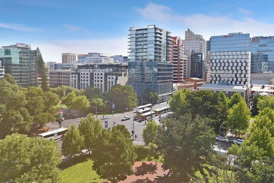 Luxury Overlooking Hindmarsh Sq with Pool & Gym Apartment in Adelaide