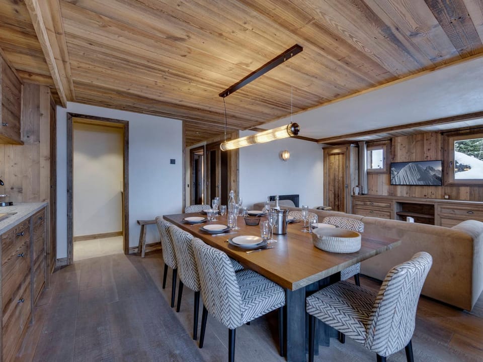 Appartement chalet avec jacuzzi et parking au centre de La Rosière - FR-1-690-14 Apartment in Montvalezan