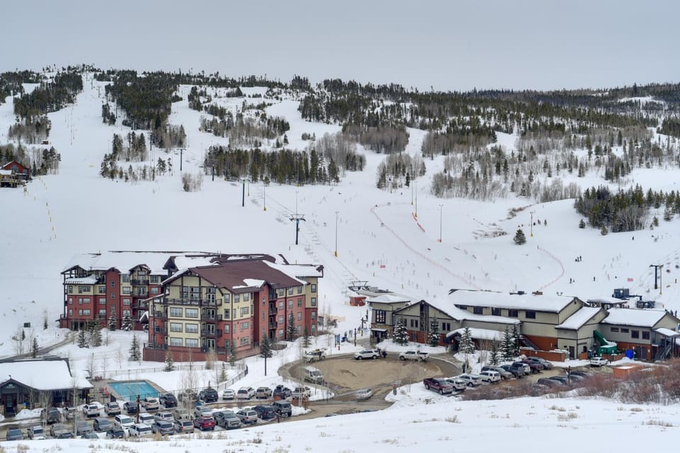 Balcony & Ski Slope Views: Idyllic Granby Condo! House in Granby