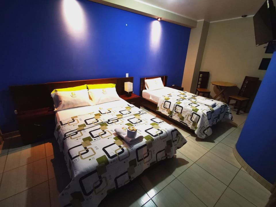 Bed, TV and multimedia, Bedroom, towels