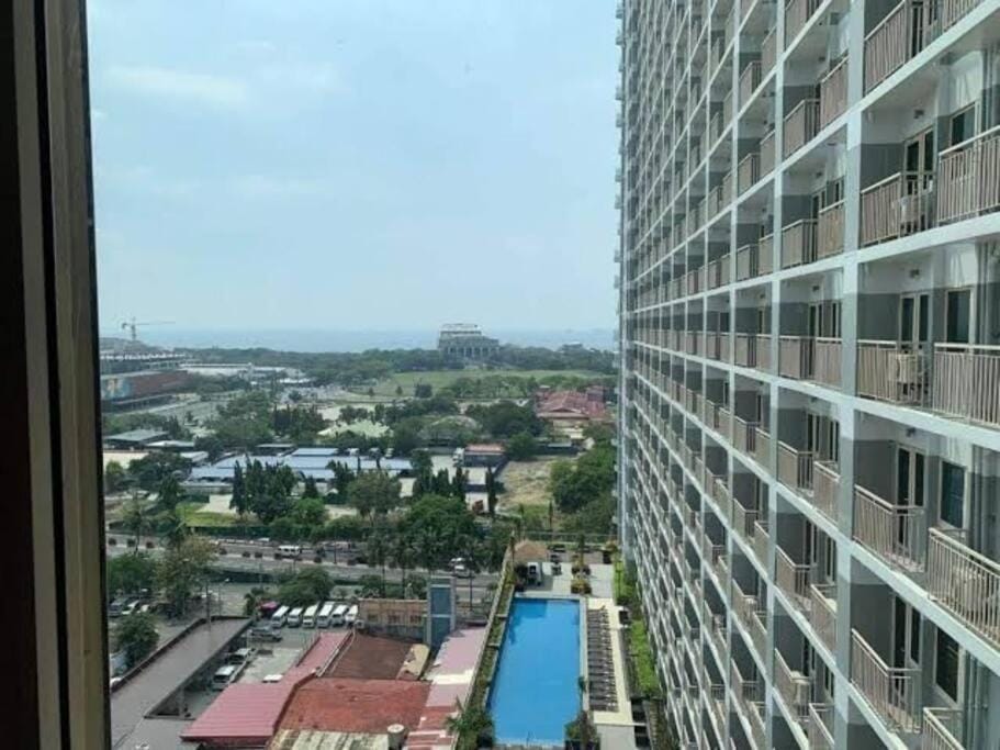 Balcony/Terrace, City view, Pool view