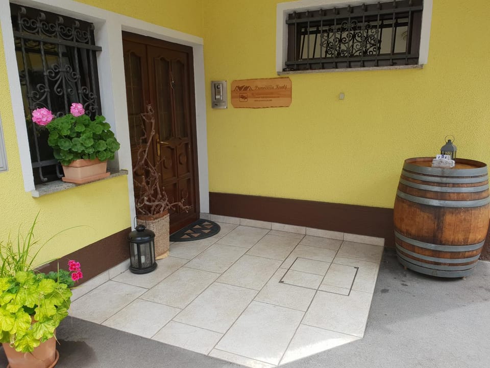 Facade/entrance, Lobby or reception