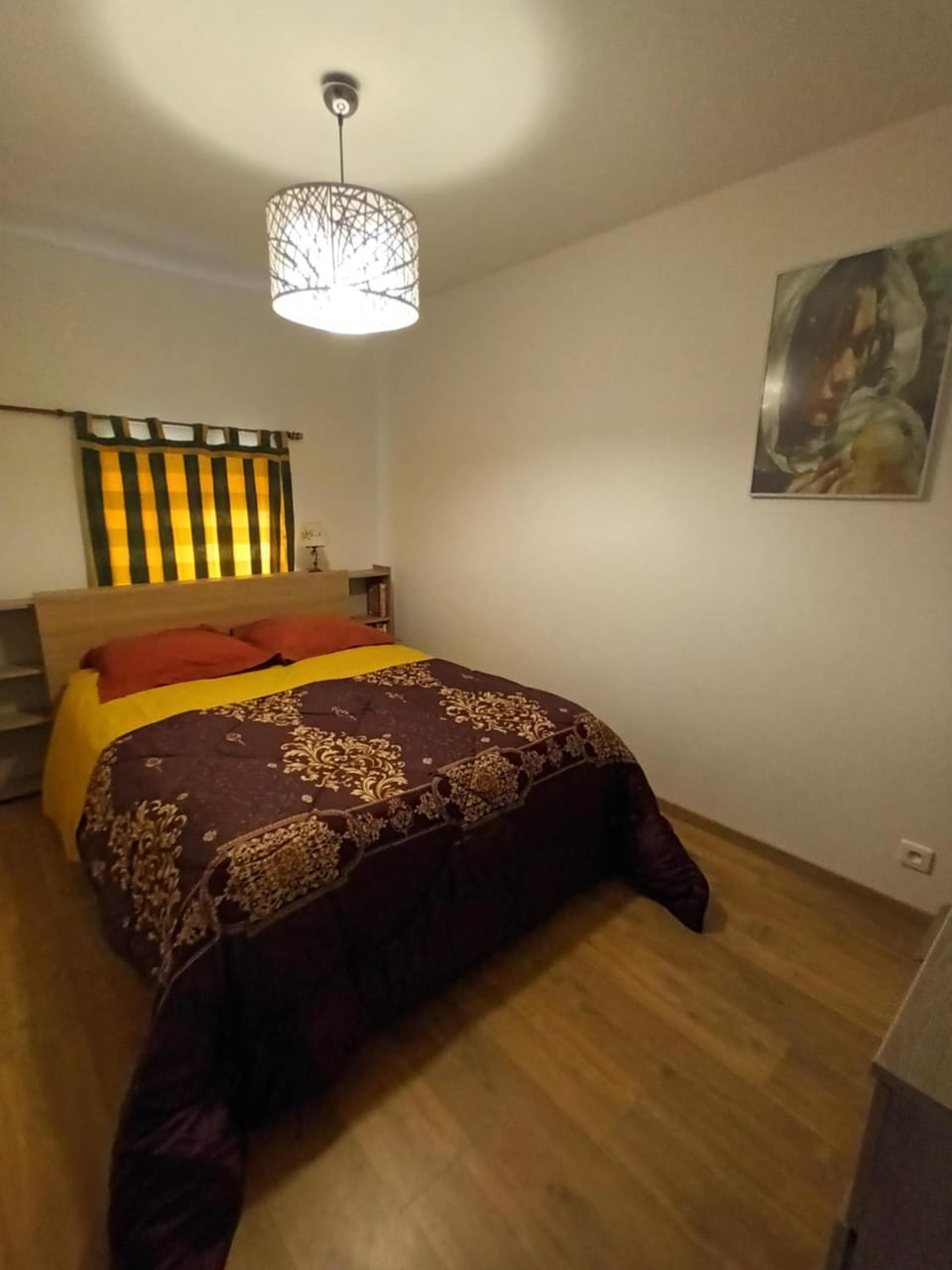 Photo of the whole room, Bedroom