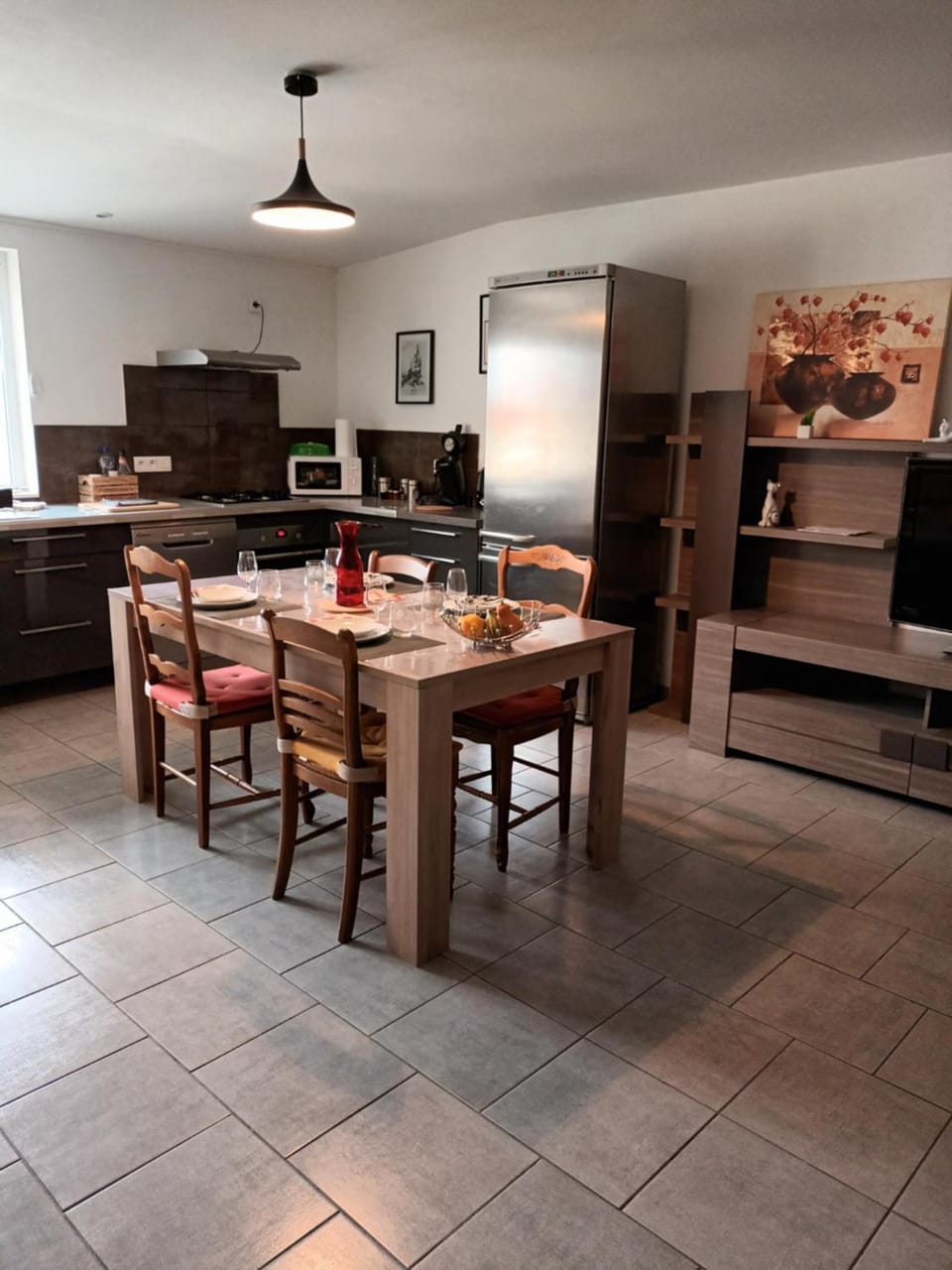 Kitchen or kitchenette, Dining area