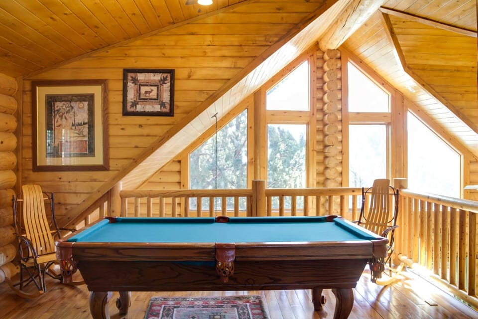 'Lacy's Log Cabin' Alto Home w/ Mountain Views! Cabin in Alto