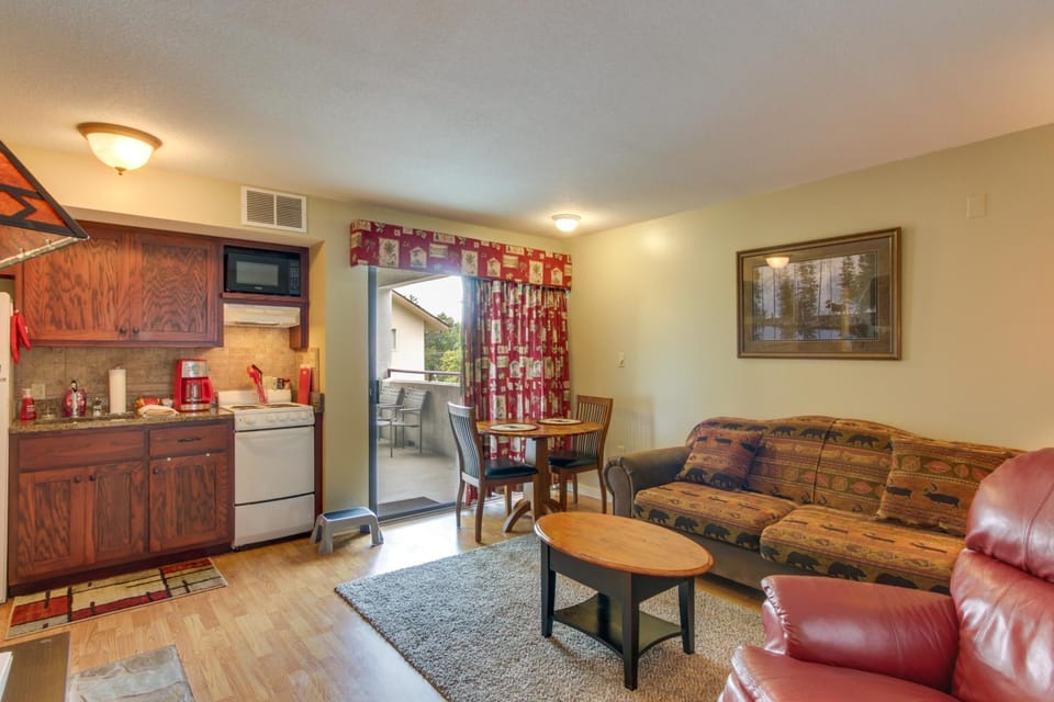 Bear-Sighting Condo: Walk to Downtown Gatlinburg! House in Gatlinburg