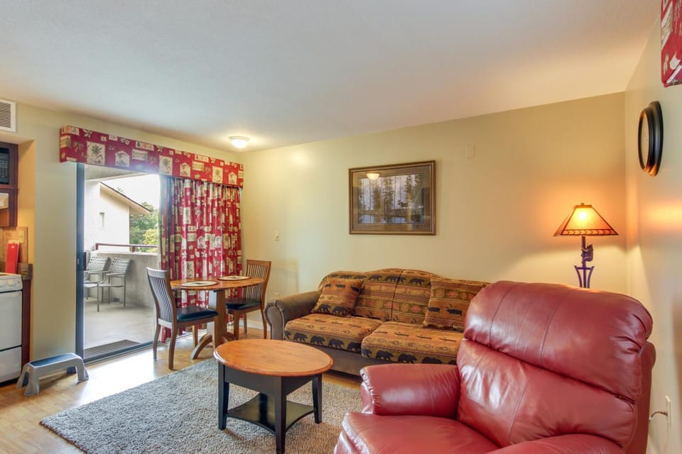 Bear-Sighting Condo: Walk to Downtown Gatlinburg! House in Gatlinburg
