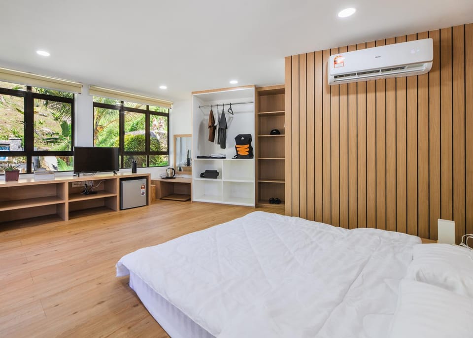 Bed, TV and multimedia, Bedroom, air conditioner