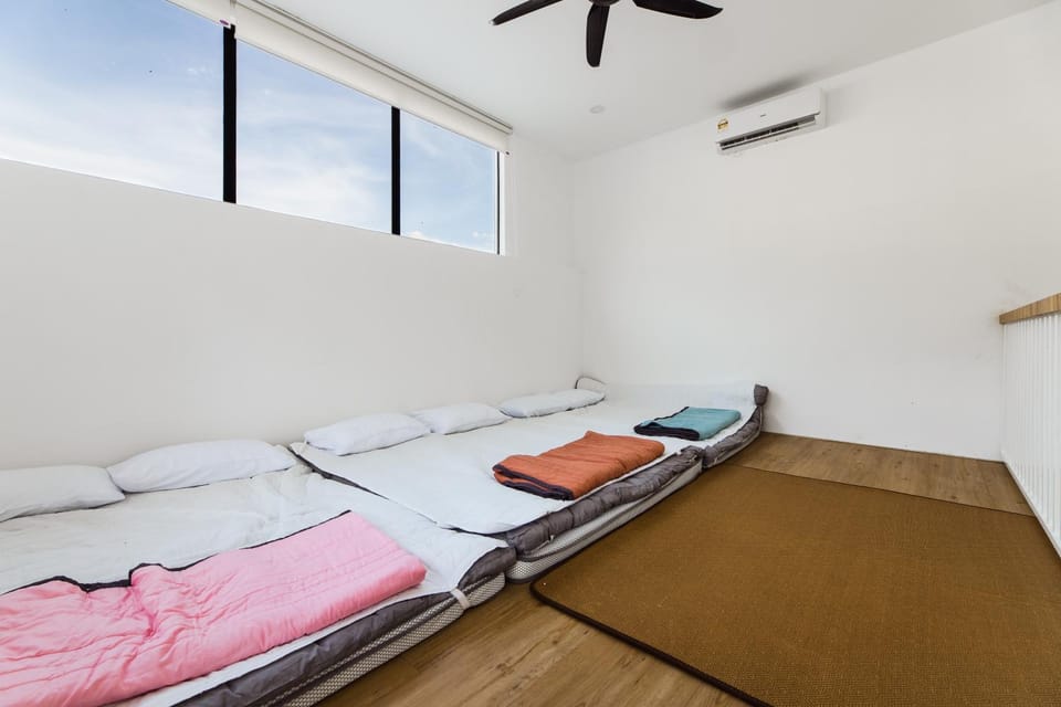 Bedroom, air conditioner