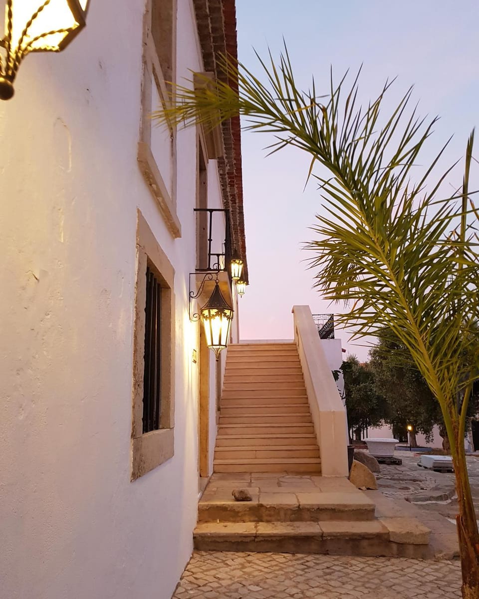 Property building, Facade/entrance, Balcony/Terrace