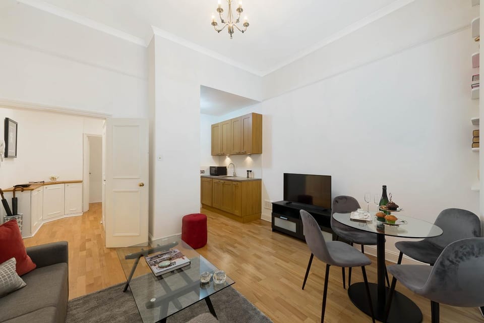 TV and multimedia, Kitchen or kitchenette, Living room, Seating area, Dining area, minibar
