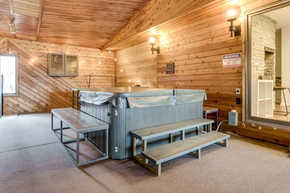 Featured on TV! Epic Indoor Pool • Sleeps 24 House in Sawyer