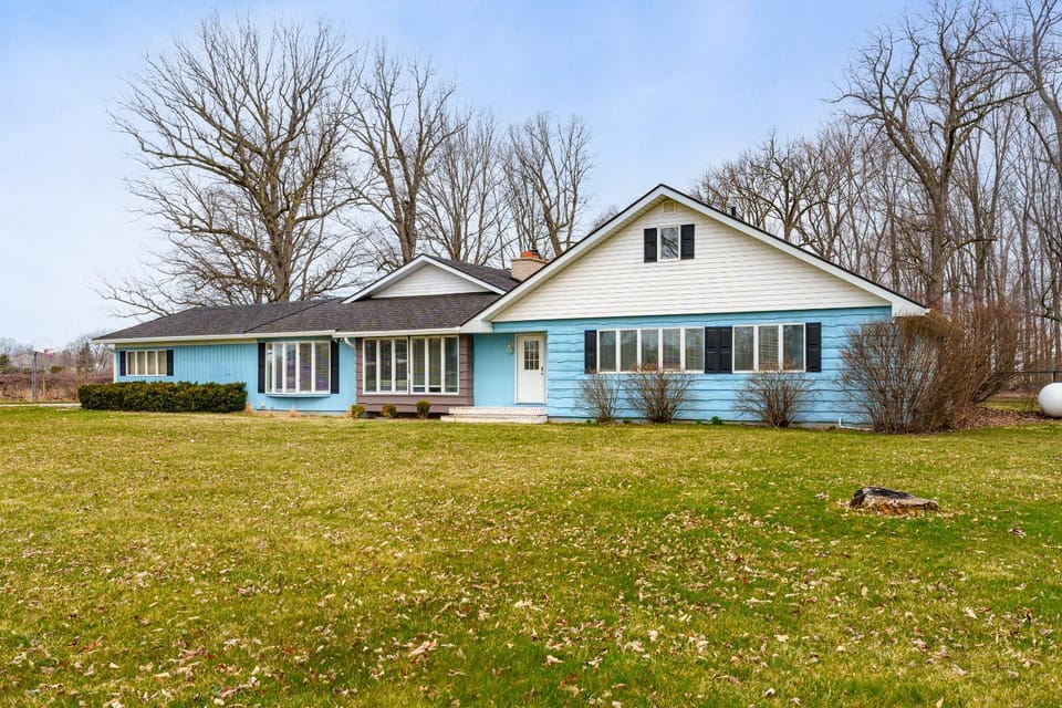 Featured on TV! Epic Indoor Pool • Sleeps 24 House in Sawyer