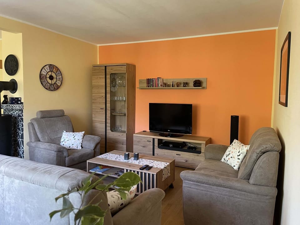 TV and multimedia, Living room, Seating area
