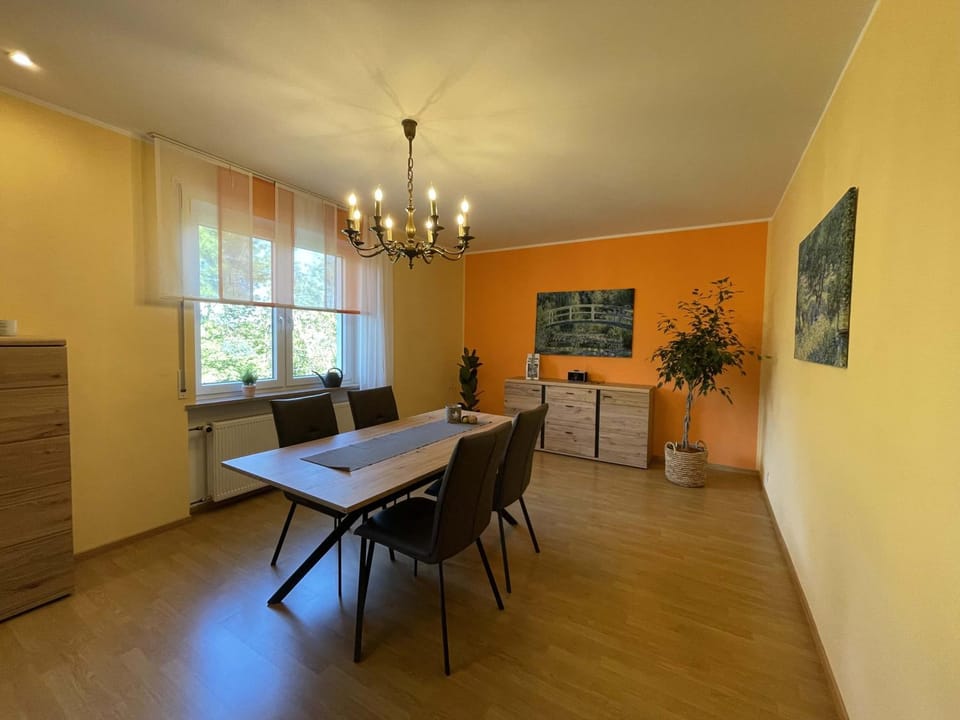 Seating area, Dining area