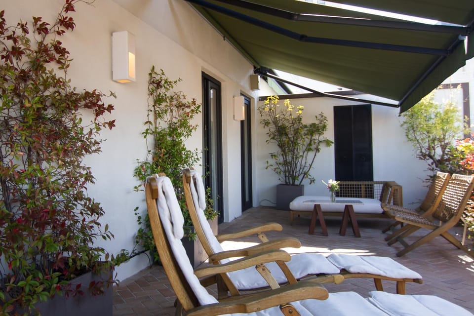Balcony/Terrace, sunbed