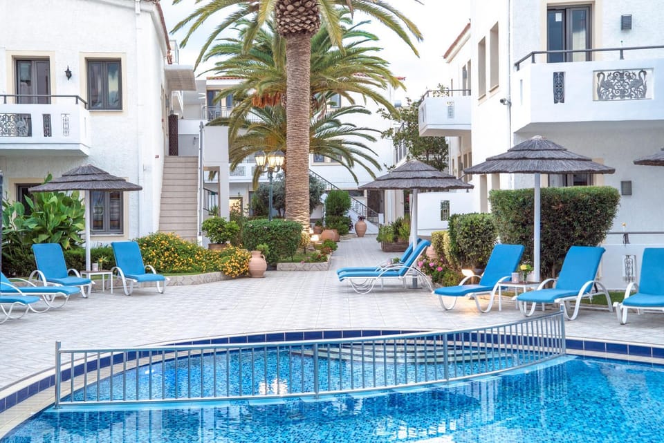 Swimming pool, Swimming pool