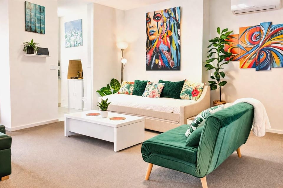 TV and multimedia, Living room, Decorative detail, Seating area