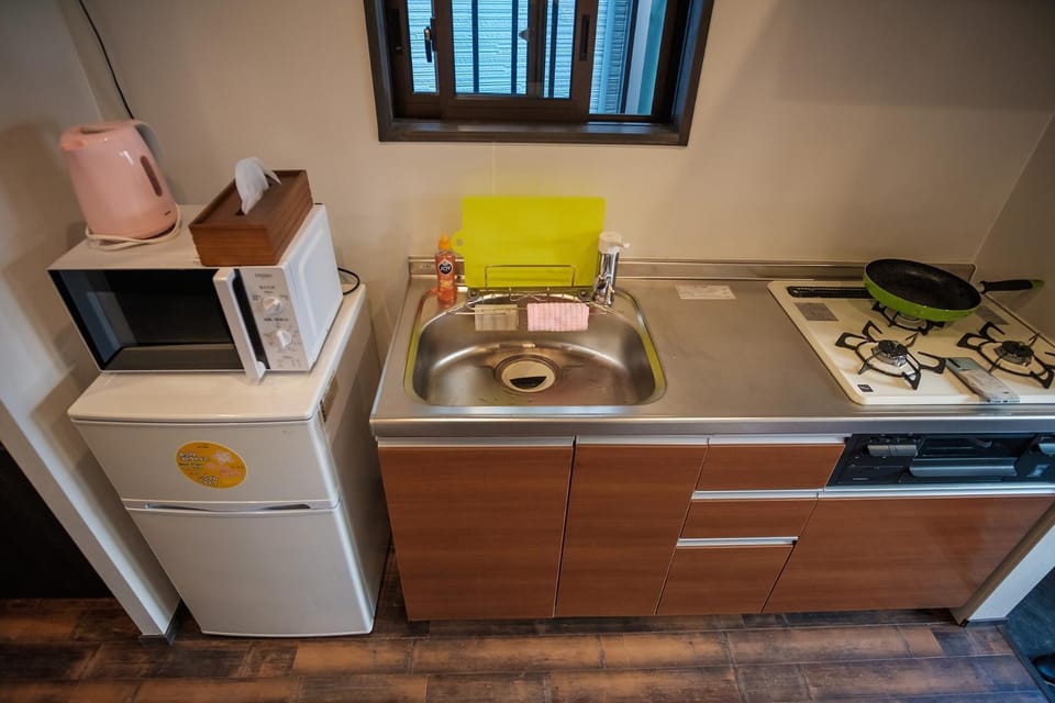 Kitchen or kitchenette, microwave, oven, stove