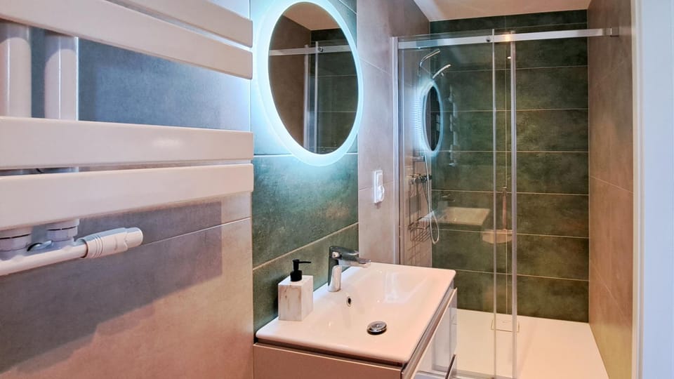 Shower, Bathroom