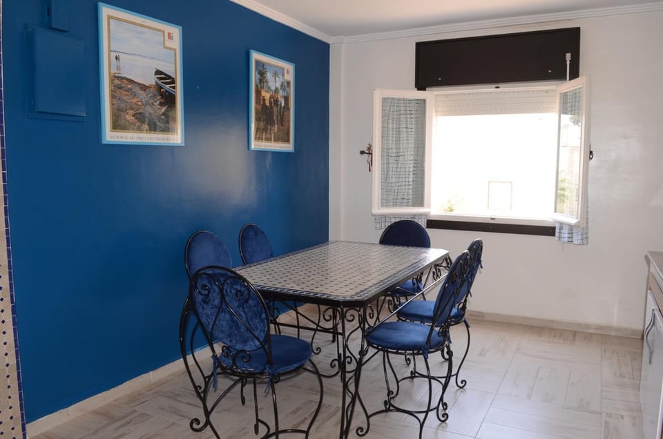 Dining area, Meals