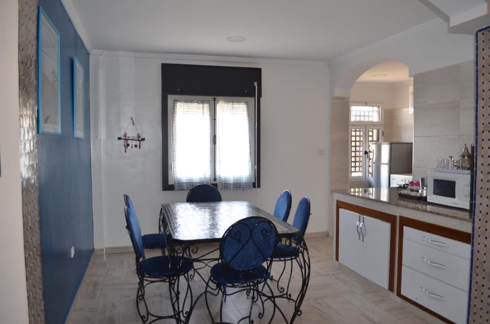 Kitchen or kitchenette, Dining area, minibar