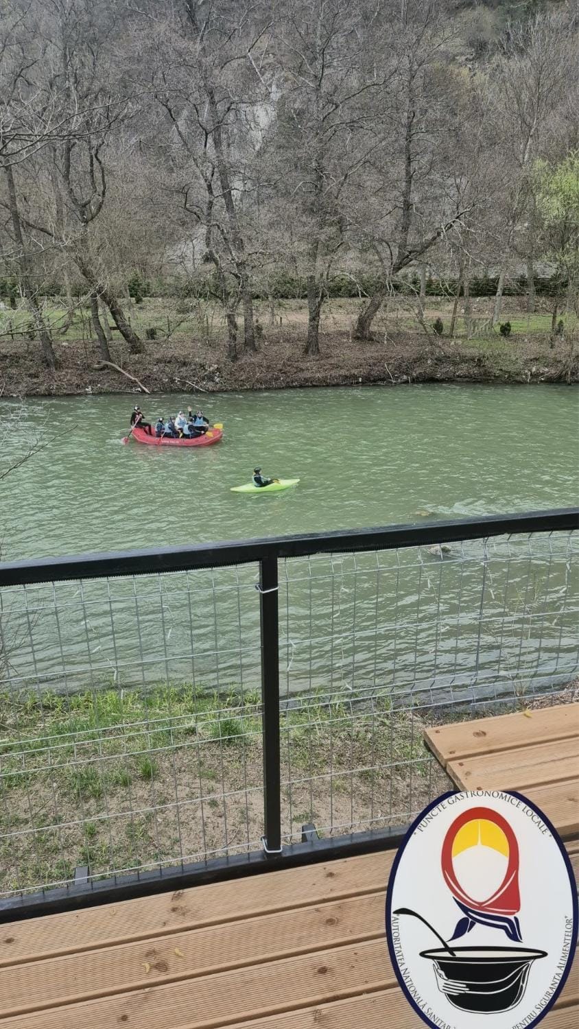 Spring, Day, Natural landscape, Activities, Lake view, River view