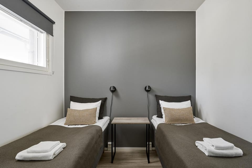 Bed, Photo of the whole room, towels