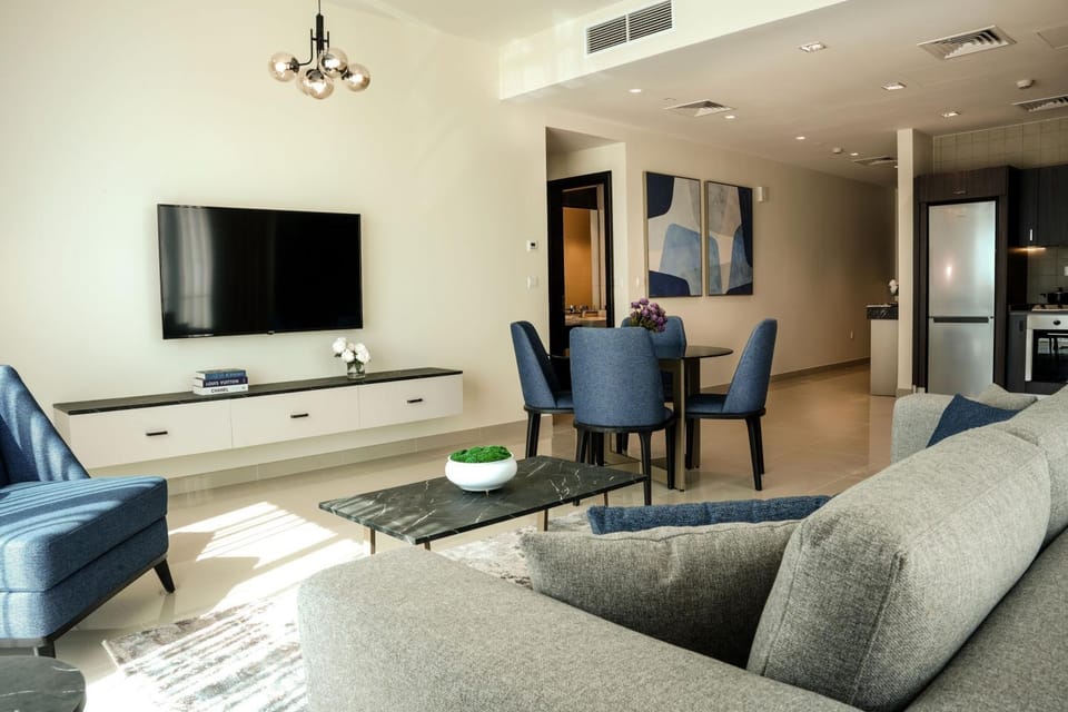 Communal lounge/ TV room, TV and multimedia, Kitchen or kitchenette, Living room, Seating area, Dining area, Evening entertainment