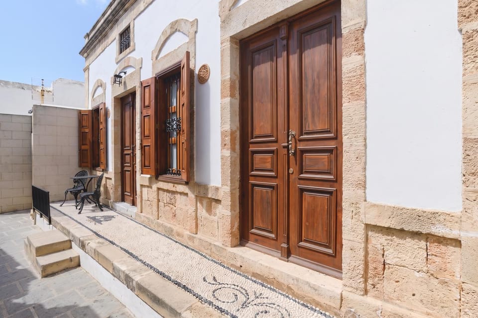 Facade/entrance, Balcony/Terrace