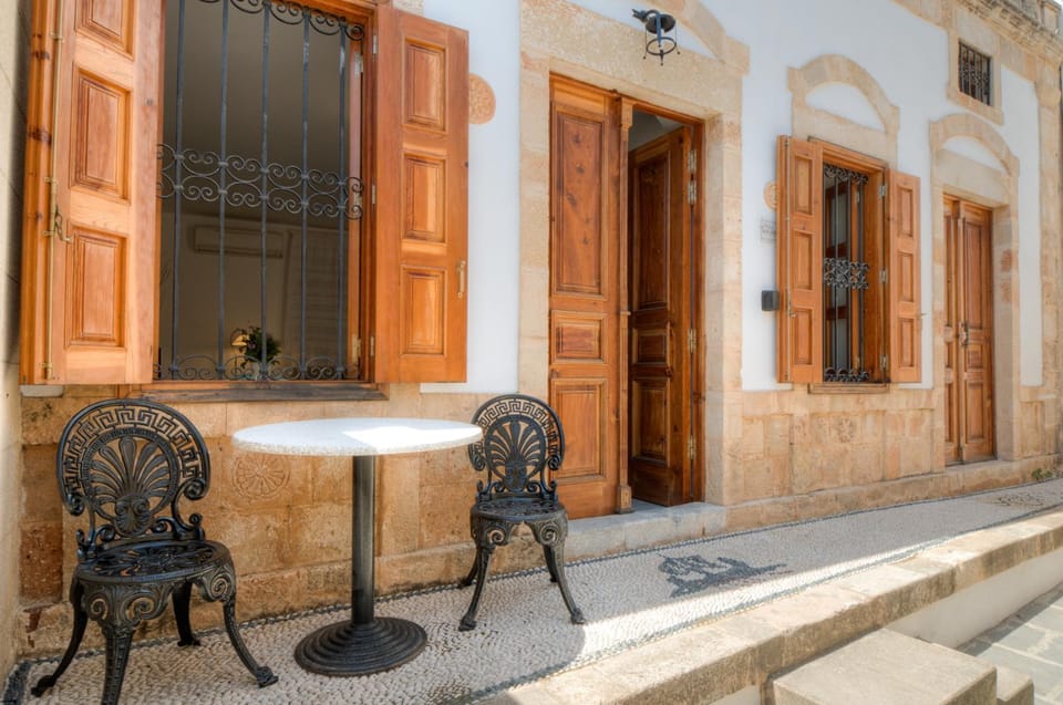 Facade/entrance, Balcony/Terrace