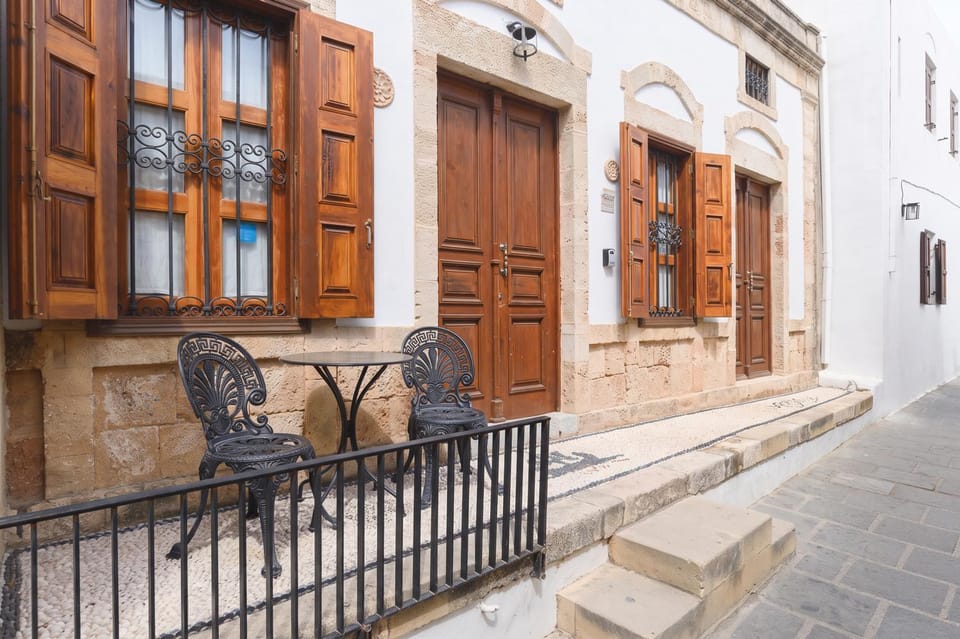 Facade/entrance, Balcony/Terrace